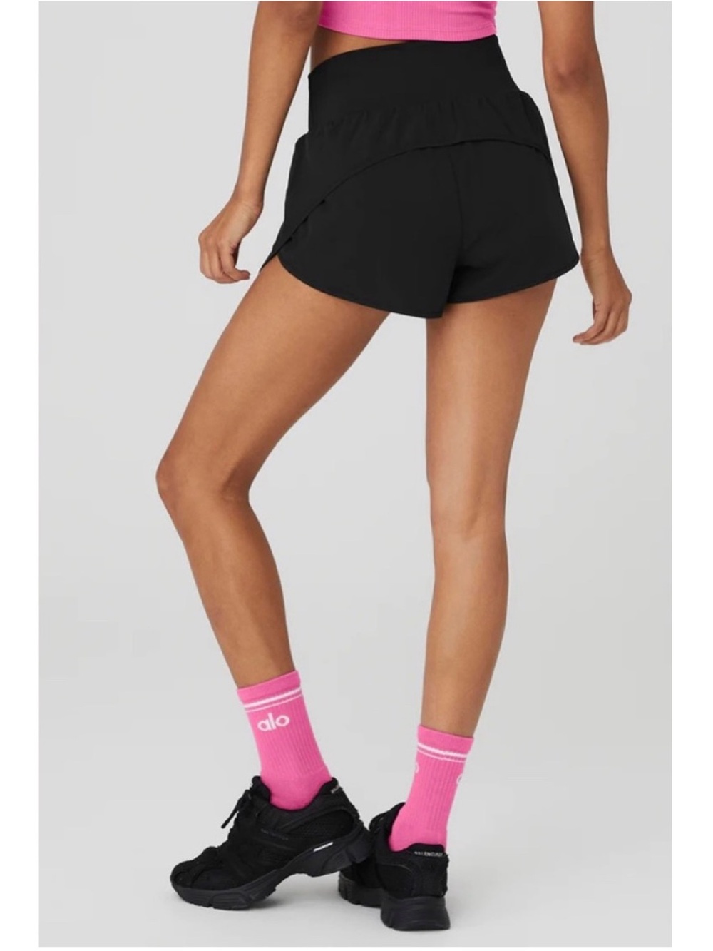 NWT💕RARE ALO Gold Medal Short in Black Size XS - Picture 4 of 13